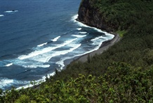 Pololu Valley Beach